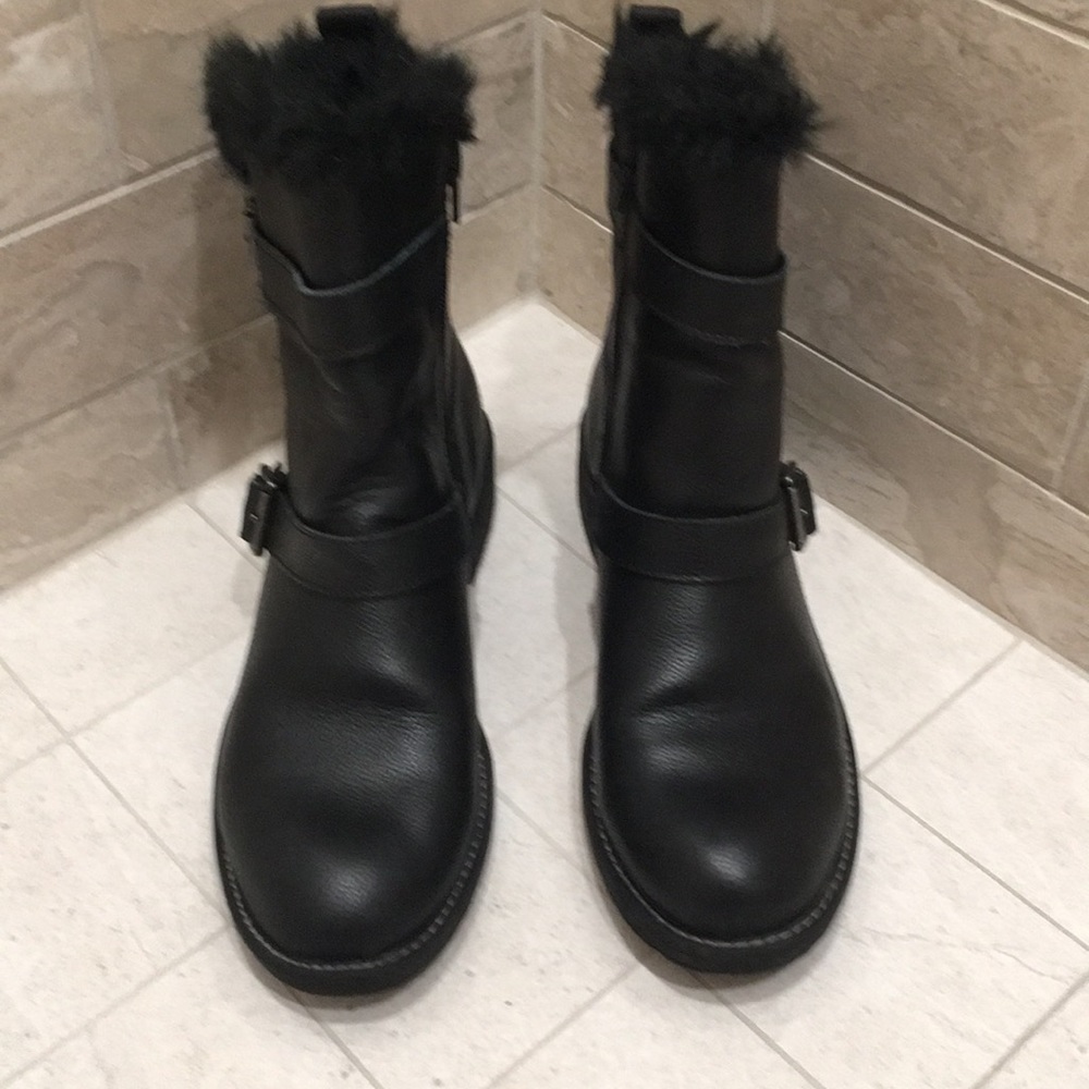 EUC Bass Mara Fur Waterproof Leather Boots Black  Size 8.5